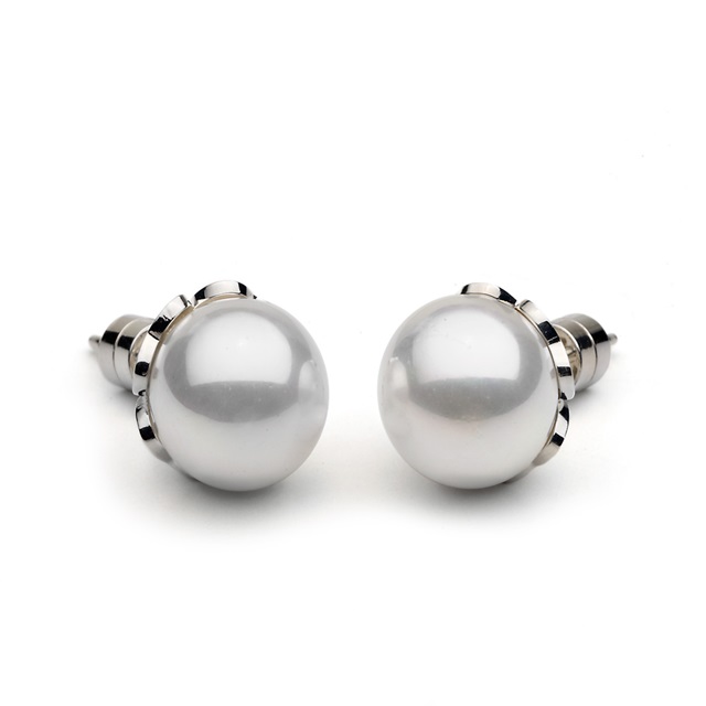 Image of  PEARL MUSE EARRINGS